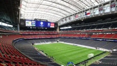 《狂欢过后？伯恩利派对惊现沃克醉态，太阳报独家揭秘酒店搀扶瞬间》